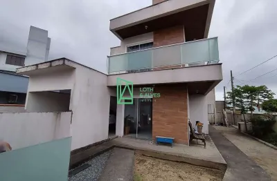 Casa à venda, meia praia, navegantes - sc a apenas 80m da praia.