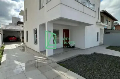 Casa à venda no centro de navegantes - sc a apenas 200 metros da praia.
