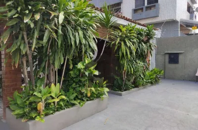 Casa de 360m² à venda, com 6 quartos (1 suíte), localizada em Piedade, Jaboatão dos Guararapes - Pernambuco.