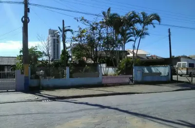 Terreno à venda na josé alcebiades laurentino, 74, centro, navegantes por r$ 700.000