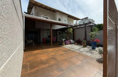 Casa com 4 quartos à venda na rua frei odorico durieux, 93, centro, navegantes por r$ 1.299.000