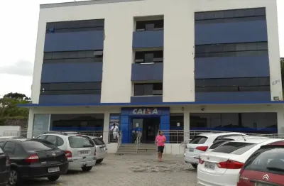 Aluga-se sala comercial c/ 80,00 m2  1º andar r$ 2.200,00 + taxas.