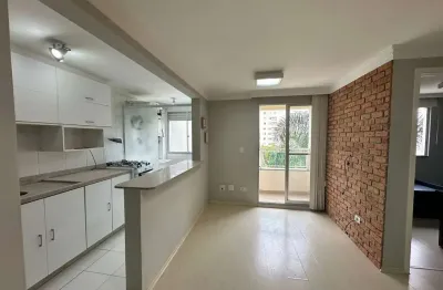 Apartamento semi-mobiliado com 2 quartos 1 suíte e 1 vaga no portão
