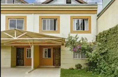 Sobrado em condomínio com 120m² de 3 quartos e 2 vagas – santa cândida