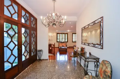 Casa para venda em Alto Da Boa Vista com 4 quartos, sendo 2 suítes , 488m², com piscina e área gourmet.