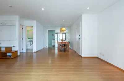 Apartamento para venda em Brooklin Paulista com 2 quartos, sendo 1 suíte , 112m², construido em 2002.