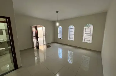 Aluga-se ótima casa proximo av. Cenobelino - residencial/comercial