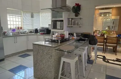 Sobrado para venda possui 197 metros quadrados com 3 quartos em Parque das Flores - Campinas - SP