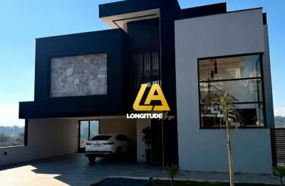 Arujá Hills III com 4 suítes, vista permanente e arquitetura contemporânea