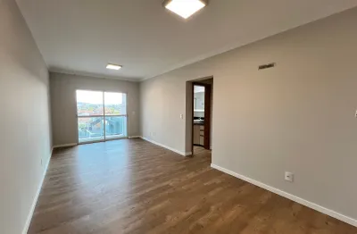 Apartamento amplo no centro de Balneário Piçarras à 250m da praia