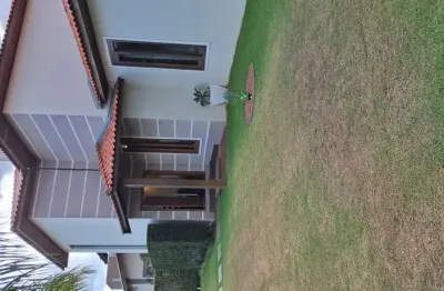 Casa com 3 suítes, piscina, gourmet, churrasqueira, jardins