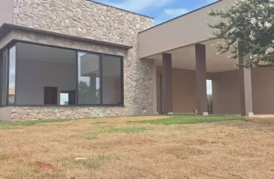 Casa térrea 4 suítes, piscina, fire place, estrutura de ar, gourmet.