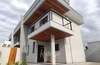 Sobrado Para Vender com 3 quartos 1 suítes no bairro Itajuba em Barra Velha