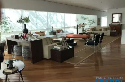 Casa em condomínio fechado com 4 quartos à venda na Avenida Andradina, Tamboré, Barueri