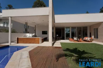 Casa em condomínio fechado com 5 quartos à venda na Avenida Piracicaba, Tamboré, Barueri