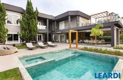 Casa em condomínio fechado com 6 quartos à venda na Avenida Piracicaba, Residencial Tamboré, Barueri