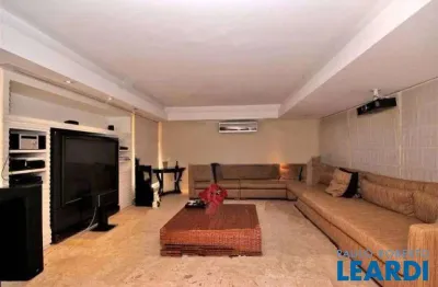 Casa em condomínio fechado com 5 quartos à venda na Avenida Marília, Tamboré, Barueri