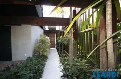 Casa em condomínio fechado com 5 quartos à venda na Praça da Canoa, Residencial Morada dos Lagos, Barueri