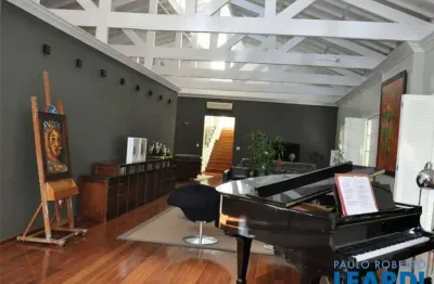 Casa em condomínio fechado com 3 quartos à venda na Avenida Piracicaba, Tamboré, Barueri