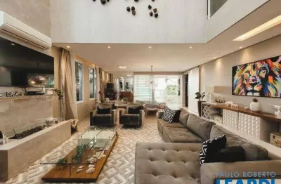 Casa em condomínio fechado com 4 quartos para alugar na Alameda Pégasus, Alphaville, Santana de Parnaíba