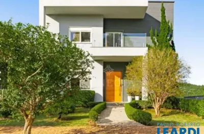 Casa em condomínio fechado com 4 quartos para alugar na Alameda Hércules, Alphaville, Santana de Parnaíba