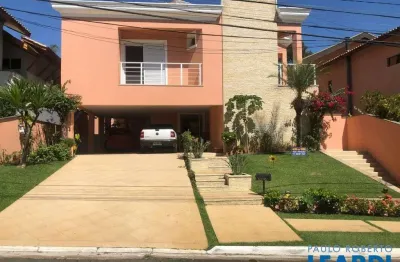 Casa em condomínio fechado com 5 quartos para alugar na Alameda País de Gales, Alphaville, Barueri