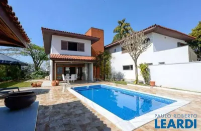 Casa em condomínio fechado com 4 quartos à venda na Praça Monza, Tamboré, Santana de Parnaíba