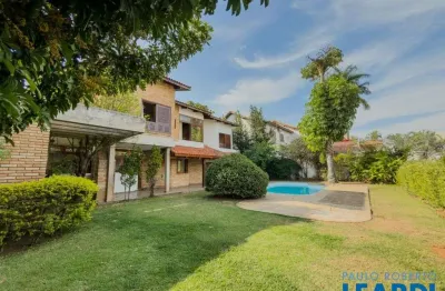 Casa em condomínio fechado com 3 quartos para alugar na Alameda das Artemísias, Alphaville, Santana de Parnaíba