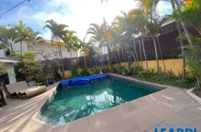 Casa em condomínio fechado com 4 quartos à venda na Alameda Jundiaí, Alphaville, Santana de Parnaíba