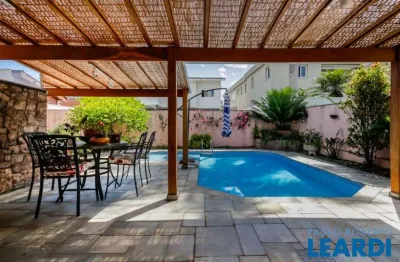 Casa em condomínio fechado com 4 quartos à venda na Alameda Tilápia, Alphaville, Santana de Parnaíba