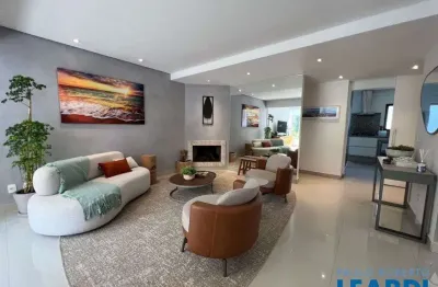 Casa em condomínio fechado com 3 quartos à venda na Avenida Victor Civita, Tamboré, Santana de Parnaíba