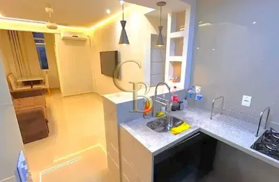 Apartamento 2 Quartos à Venda em Copacabana 72m² | Suíte e Vaga | Alto Padrão