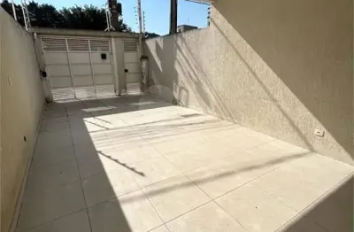 Lindo sobrado novo em ótima localização, próximo do supermercado sonda no jaçana, com 3 dormitórios sendo uma suíte com sacada e 2 banheiros, sala ampla, cozinha arejada, 3 banheiros, duas vagas de ga