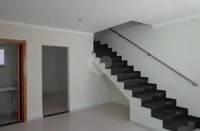 Fino sobrado novo com 3 dormitórios sendo 1 suíte, 2 vagas, lavabo, sacada na suíte, ampla cozinha, pequeno quintal, 1 vaga