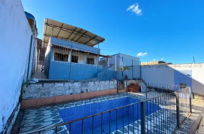 Linda casa no bairro Benfica com área gourmet e piscina. Preço reduzido.