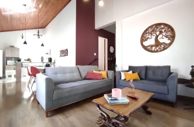 Linda casa arquitetônica no bairro São Pedro. Diferente de tudo que você já viu.