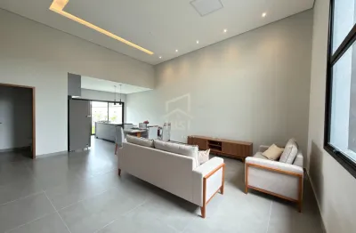 Casa semi mobiliada em condomínio com 3 suítes. + 1 escritório