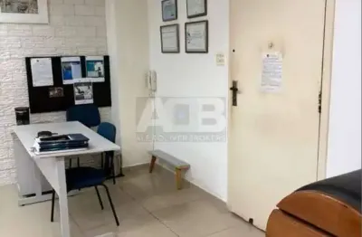 Sala Comercial à venda no Centro do rio, 50m2, na Cinelândia.