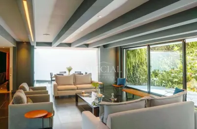 Residência exclusiva com piscina, cinema e 4 suítes no alto de pinheiros