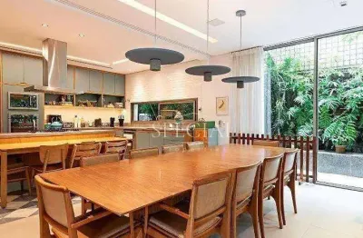 Casa de alto padrão em condomínio fechado 554m², 4 suítes, piscina e 5 vagas