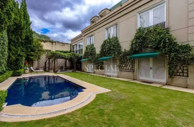 Uma luxuosa casa de alto padrão a poucos passos do parque ibirapuera