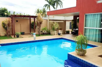 Casa em condomínio com piscina, lote de 400m², com 3 quartos mais escritório