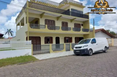 Casa com 03 pavimentos  com piscina a 200m do mar- meia praia - navegantes