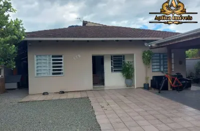 Casa com 04 quartos na meia praia - navegantes - averbada - 180m do mar.