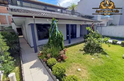 Casa no centro de navegantes - apenas 150m do mar - 4 quartos - averbada