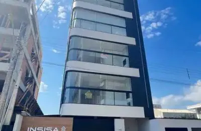 Belíssimo apartamento em piçarras sc com 03 suítes à 75m do mar