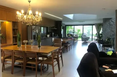 Casa residencial de 408 m² com 3 quartos sendo 1 suíte no morro das pedras