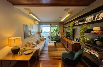 Apartamento de 126m² com 2 suítes na beira-mar de florianópolis