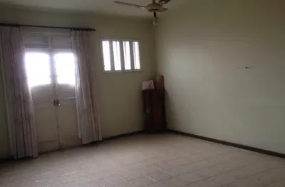 Cód. 17 sete portas 3/4 com dependência espaçoso e nascente