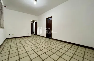 Apartamento a venda de 2/4, 1 suíte, nascente, térreo e garagem na pituba